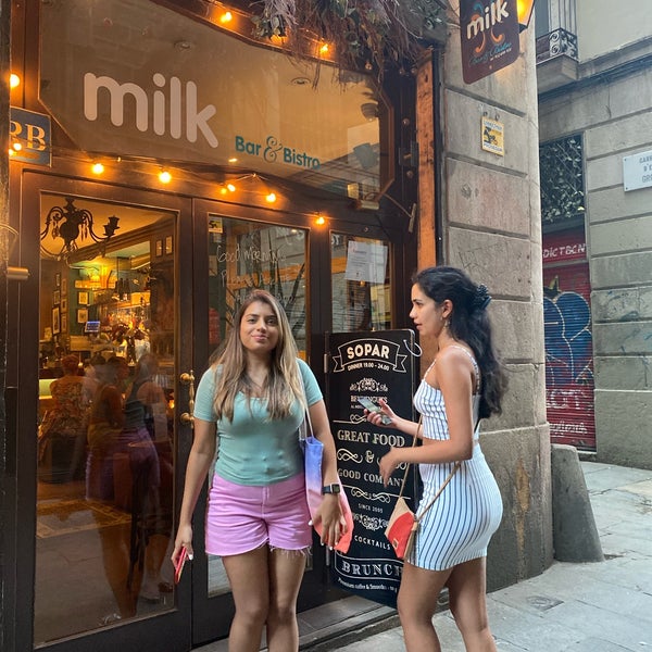 Foto diambil di Milk Bar &amp; Bistro oleh Nikita M. pada 8/21/2022