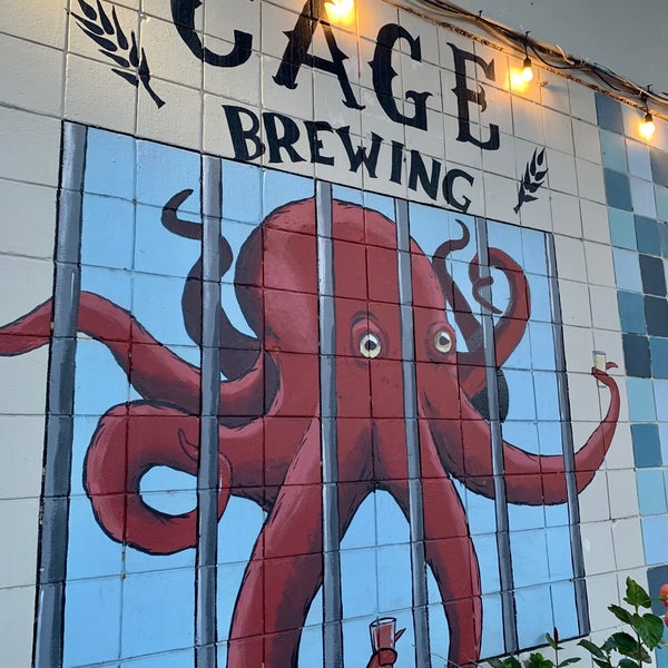 4/15/2021 tarihinde Michaela D.ziyaretçi tarafından Cage Brewing'de çekilen fotoğraf