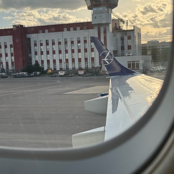 Снимок сделан в Вильнюсский международный аэропорт (VNO) пользователем Олена Б. 4/15/2024