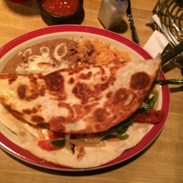 Foto diambil di Los Aztecas Mexican Restaurant oleh Susan E. pada 3/25/2014