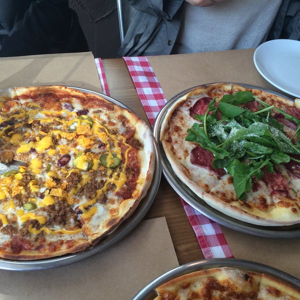 รูปภาพถ่ายที่ The Italian Cut - Pizza&amp;Kitchen โดย Duygu U. เมื่อ 12/2/2015