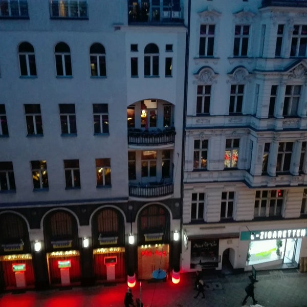 รูปภาพถ่ายที่ Ellington Hotel Berlin โดย B เมื่อ 2/21/2017