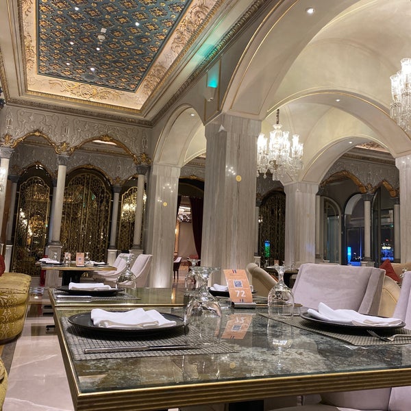Foto tirada no(a) Sukar Pasha Ottoman Lounge por فهد بن عبدالعزيز em 6/19/2023
