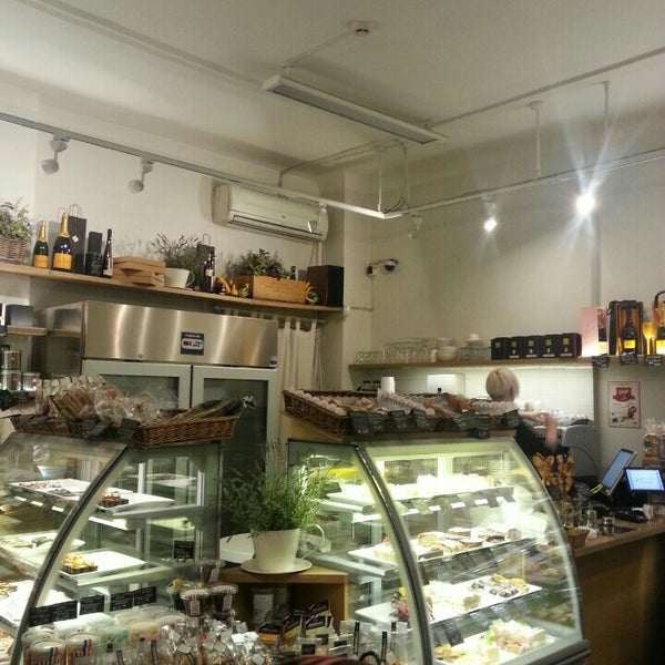 Photo taken at Gourmet Club Deli &amp; Cafe by alwinhimself on 10/28/2015