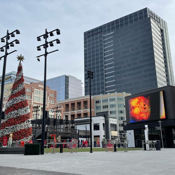 Photo taken at Atlantic Station by 𝐌𝐀𝐍𝐒𝐎𝐔𝐑 on 12/20/2021
