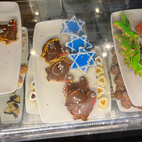 Lovi's Deli Deli in Calabasas