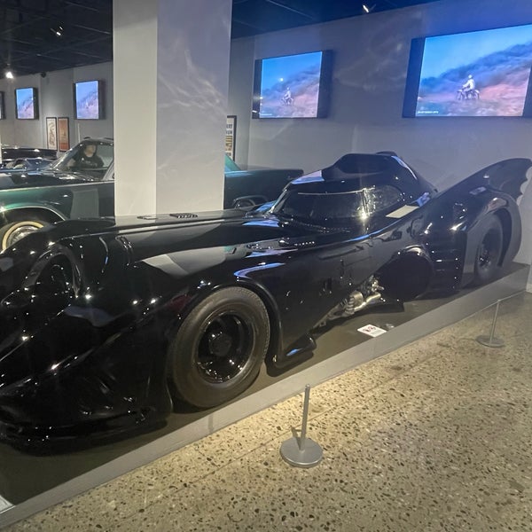 Foto diambil di Petersen Automotive Museum oleh Clara K. pada 12/4/2023
