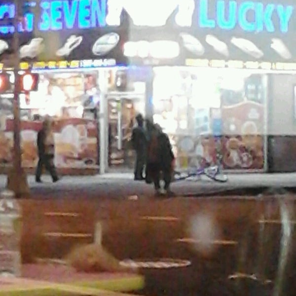 Lucky 7 Deli & Grocery Tienda de delicatesen en Brooklyn