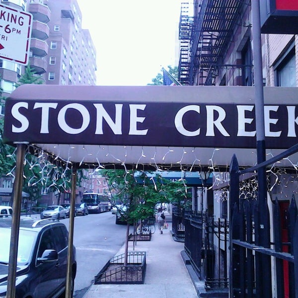 Das Foto wurde bei Stone Creek Bar and Lounge von Jorge A. am 5/22/2013 aufgenommen