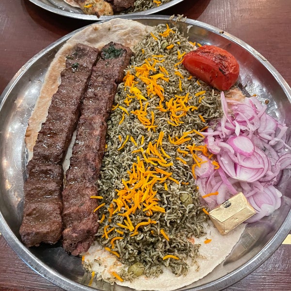 Снимок сделан в Kabobi - Persian and Mediterranean Grill пользователем Hibba S. 5/22/2021