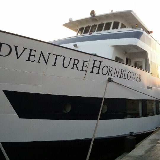 Photo prise au Hornblower Cruises &amp; Events par Sam (@HandstandSam) le12/10/2012