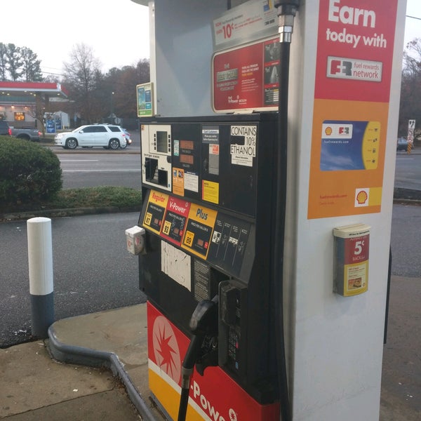 Shell Fuel Station in Richmond