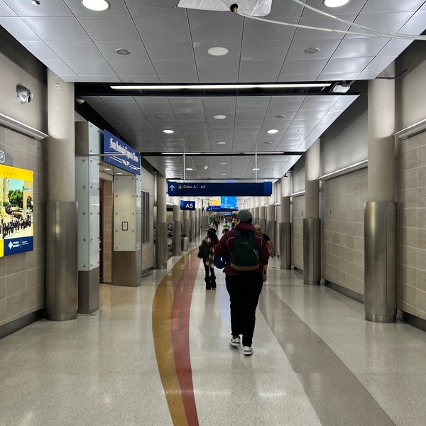 Foto diambil di San Antonio International Airport (SAT) oleh Chad pada 4/3/2024