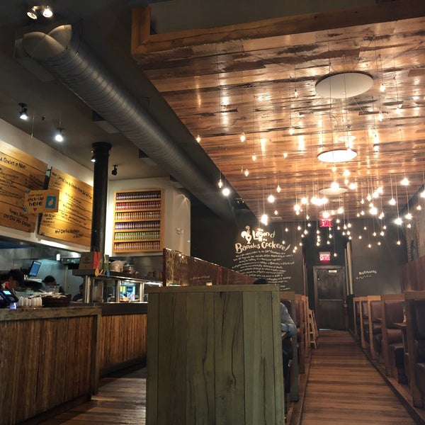 Photo taken at Nando&#39;s by Stephany on 9/17/2019