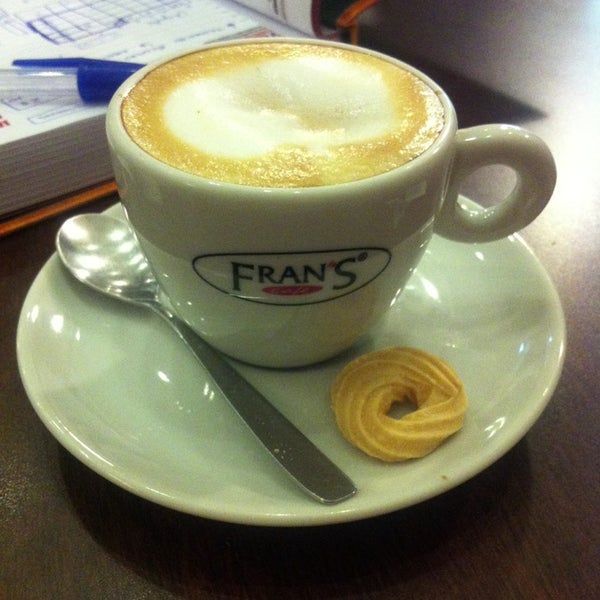 รูปภาพถ่ายที่ Fran&#39;s Café โดย Marcela F. เมื่อ 1/25/2013