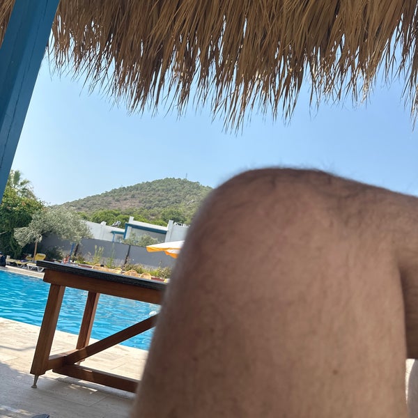 Foto tirada no(a) Club Afrodit Tatil Köyü por …. . em 8/17/2023