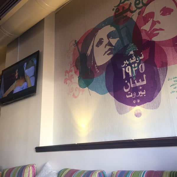 Foto tirada no(a) Vivid Restaurant &amp; Cafe Lounge por Nona em 9/22/2015