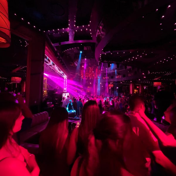Foto scattata a XS Nightclub da Waheeb il 8/20/2023
