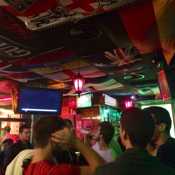 Foto tirada no(a) The Green Irish Pub por Y V. em 10/16/2014