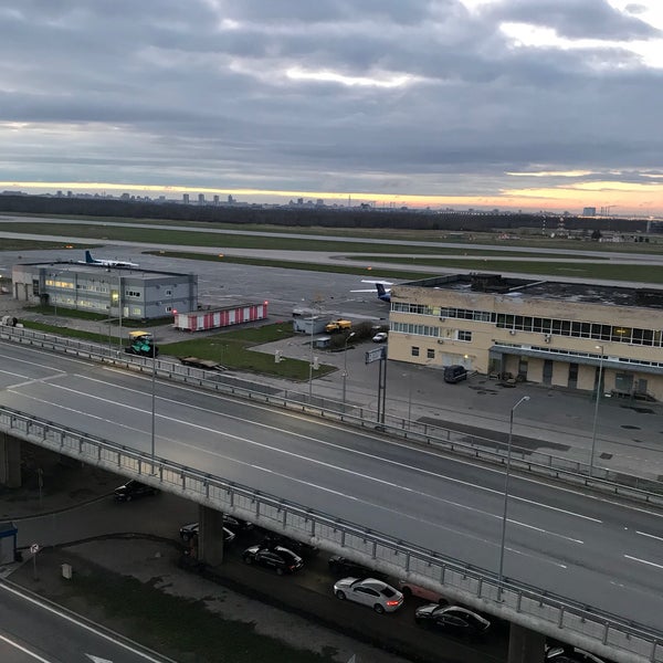 รูปภาพถ่ายที่ Cosmos Saint-Petersburg Pulkovo Airport โดย Y V. เมื่อ 5/2/2018