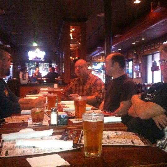 Foto diambil di Andrew&#39;s Capital Grill and Bar oleh Aaron G. pada 10/3/2012
