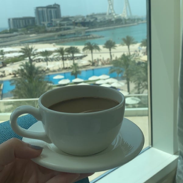 Foto scattata a DoubleTree by Hilton Dubai - Jumeirah Beach da M il 6/8/2022