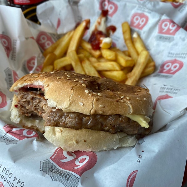 Route 66 Prishtinë'da Fast Food Restoranı