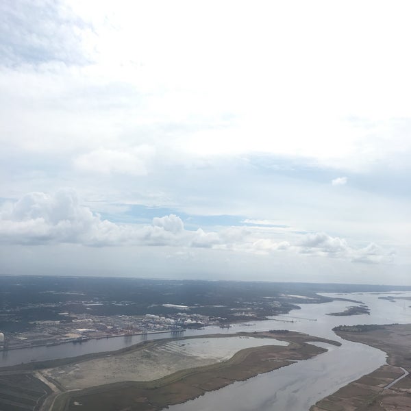 Foto scattata a Wilmington International Airport (ILM) da Neslihan il 9/27/2016