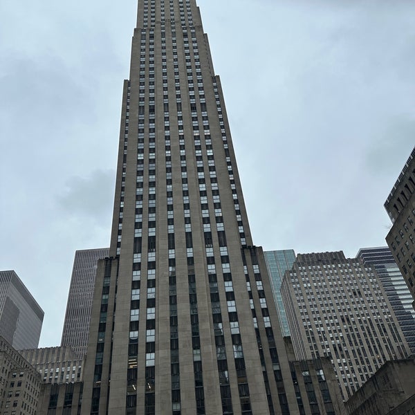 รูปภาพถ่ายที่ Rockefeller Plaza โดย Neslihan เมื่อ 2/23/2024