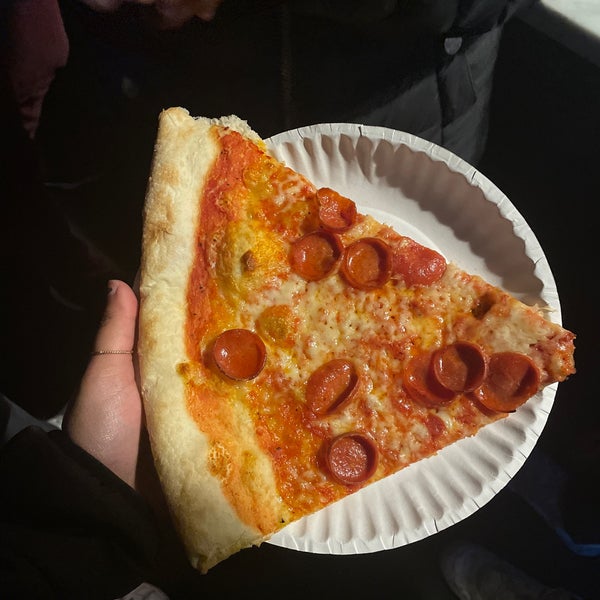 3/13/2022 tarihinde Annie A.ziyaretçi tarafından Big Mario&#39;s Pizza'de çekilen fotoğraf