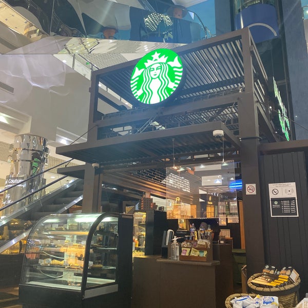 Foto scattata a Starbucks da ⚖️فيصل⚖️ il 8/16/2021