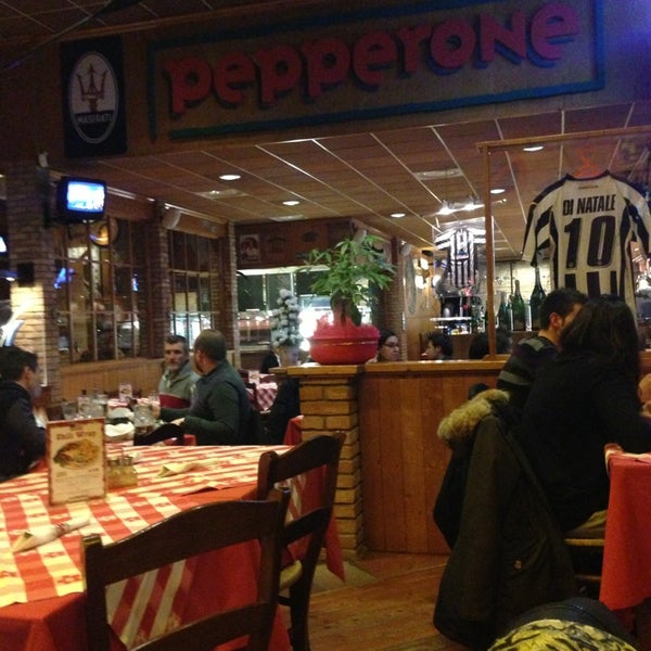 4/10/2013에 Daniele P.님이 Pepperone Restaurant &amp; Sports Café에서 찍은 사진