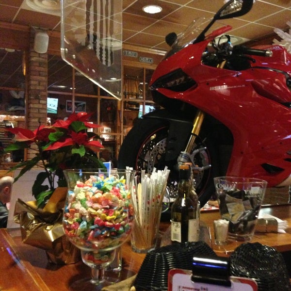 Das Foto wurde bei Pepperone Restaurant &amp; Sports Café von Daniele P. am 12/27/2012 aufgenommen
