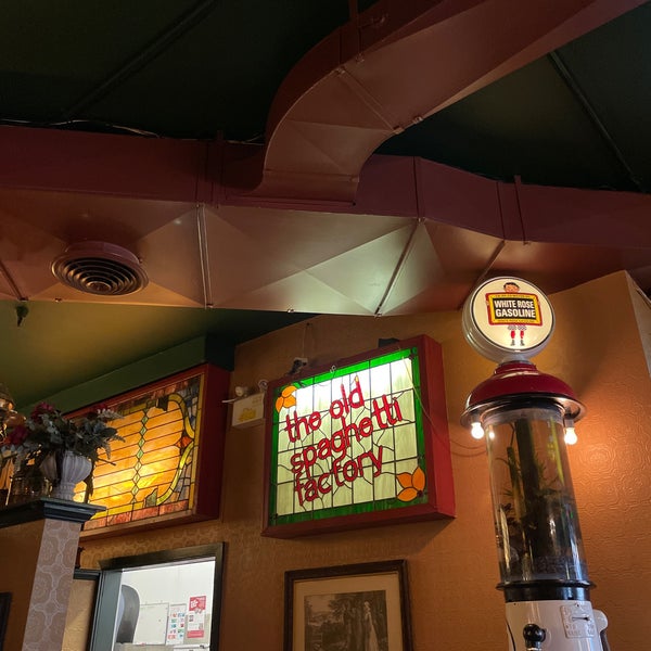 The Old Spaghetti Factory Downtown New Westminster ニューウエストミンスター、BC