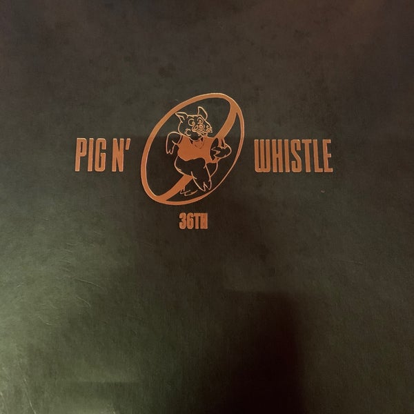 รูปภาพถ่ายที่ Pig &#39;N&#39; Whistle โดย CM C. เมื่อ 11/17/2019