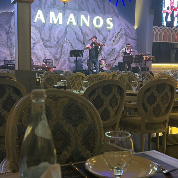 รูปภาพถ่ายที่ Amanos Restaurant &amp; Cafe โดย Firas เมื่อ 10/27/2022