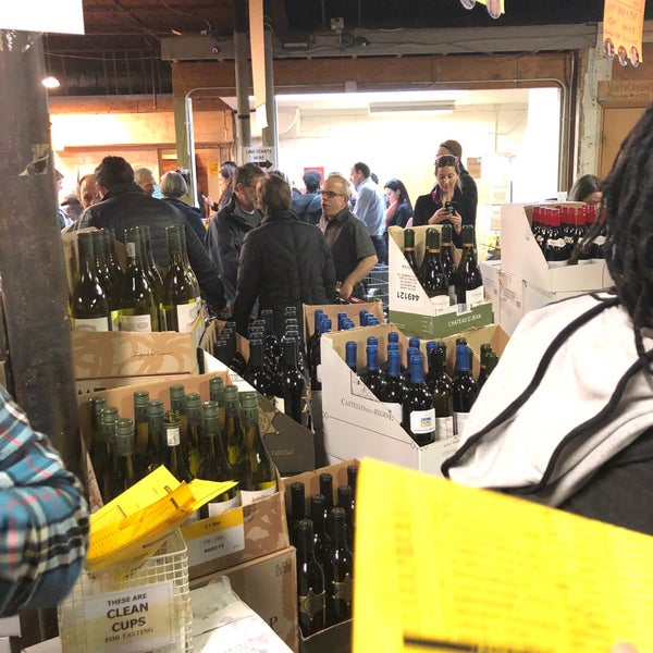 Photo taken at Schaefer&#39;s Wines, Foods &amp; Spirits by Kevin K. on 2/24/2018
