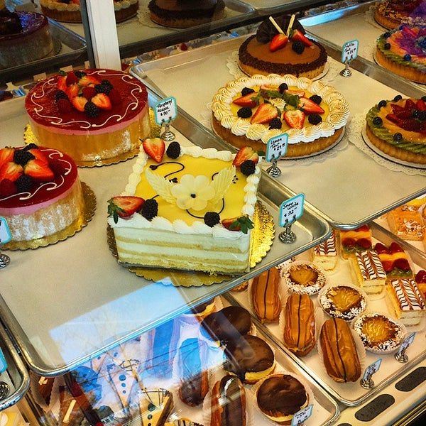 Foto tirada no(a) L&#39;Artisan French Bakery por Ekaterina B. em 2/17/2015
