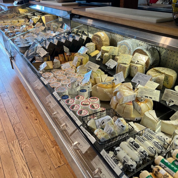 Foto scattata a Beecher&#39;s Handmade Cheese da Jillian D. il 10/6/2023