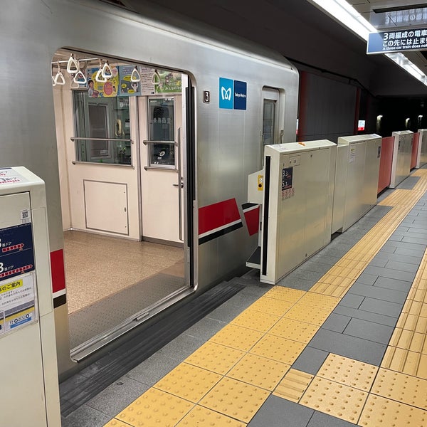 Photo taken at Honancho Station (Mb03) by さぬきち on 8/10/2022