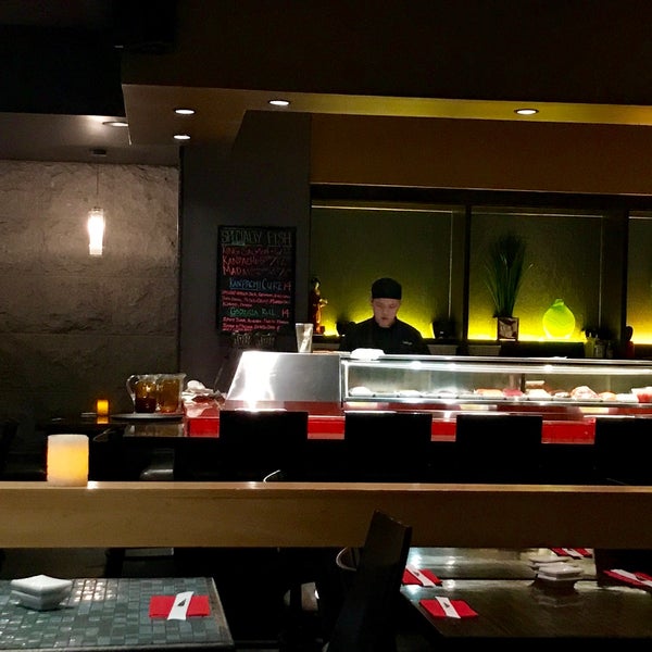 รูปภาพถ่ายที่ Bar Chi Sushi โดย ALEX เมื่อ 1/4/2018