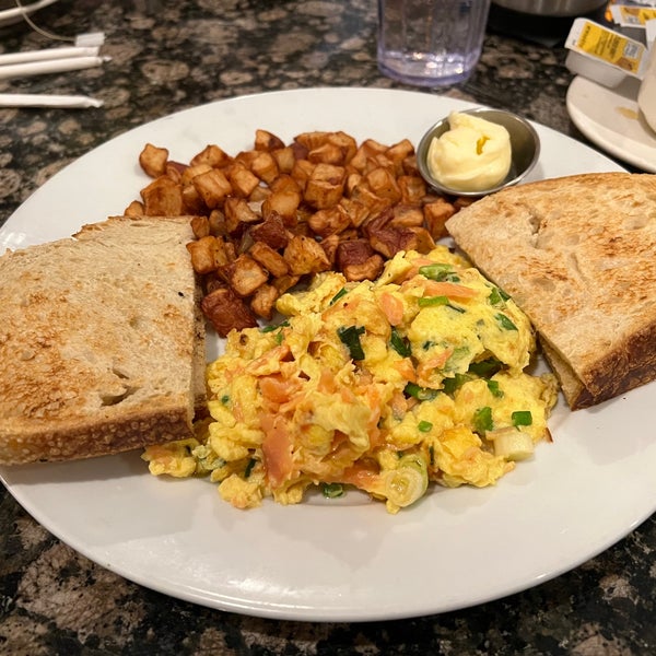 Marmalade Cafe American Restaurant in Calabasas