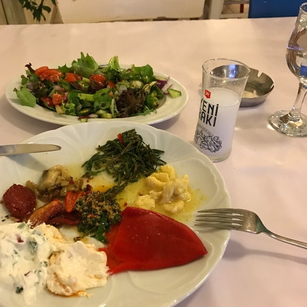 Das Foto wurde bei Kalinos Balık Restaurant von Mustafa A. am 2/14/2017 aufgenommen
