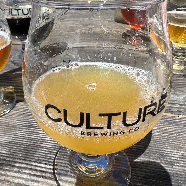 Foto tirada no(a) Culture Brewing Co. por Carl B. em 7/9/2022