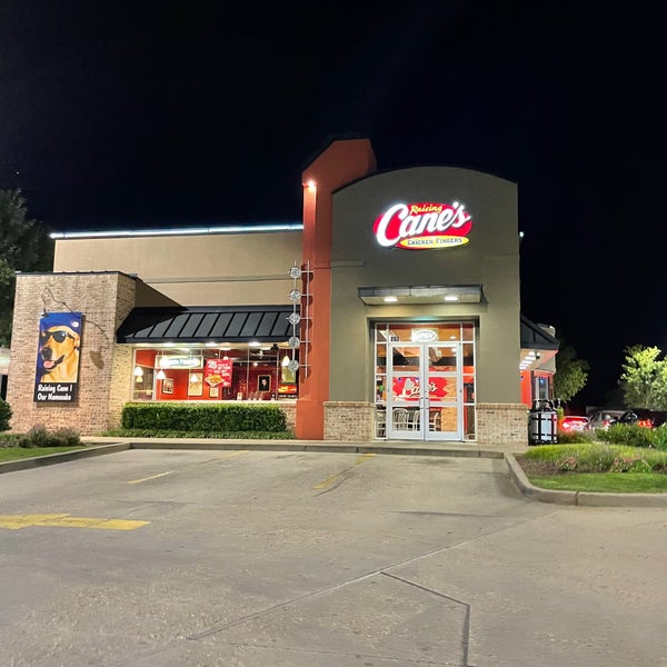 Photo taken at Raising Cane&#39;s Chicken Fingers by Carl B. on 9/5/2021