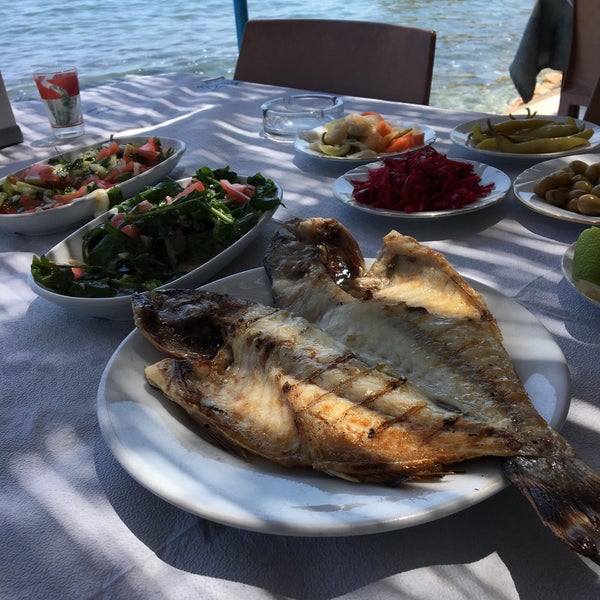 Foto tomada en Çakıl Restaurant  por Kerem el 8/13/2021