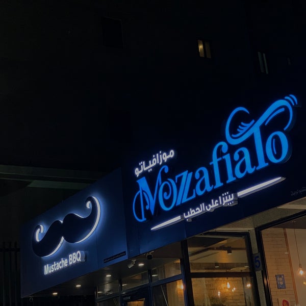 Foto tomada en Mozzafiato Pizzeria  por Murtaja G. el 11/5/2021