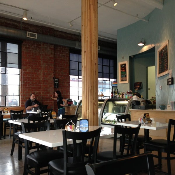 2/2/2013 tarihinde Kayleigh M.ziyaretçi tarafından Eat This Cafe'de çekilen fotoğraf