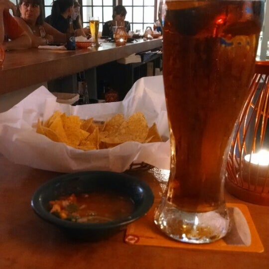 Foto diambil di Gusanoz Mexican Restaurant oleh chris pada 7/4/2014