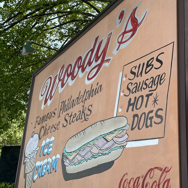 8/27/2023 tarihinde Anya F.ziyaretçi tarafından Woody&#39;s Famous CheeseSteaks'de çekilen fotoğraf